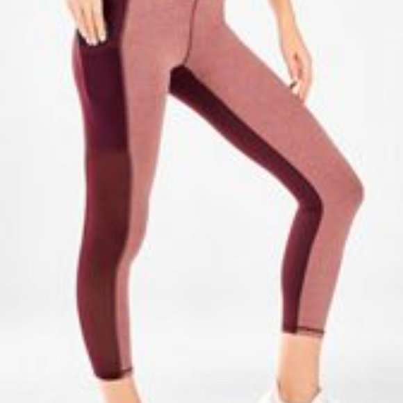 Fabletics Mila High-Waisted Pocket Capri - XS - Picture 2 of 7